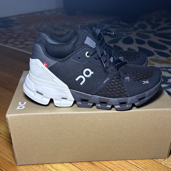 On Cloud Cloudflyer 4 - Picture 2 of 6